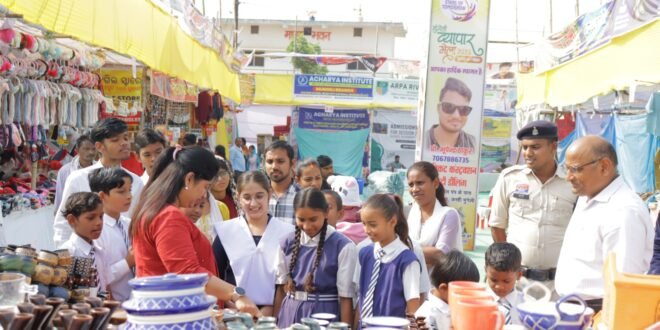 मुंगेली पुलिस अधीक्षक  भोजराम पटेल की ‘‘पहल’’ कार्यक्रय के तहत अभिनव पहल मुक – बधिर बच्चो को घुमाया गया व्यापार मेला