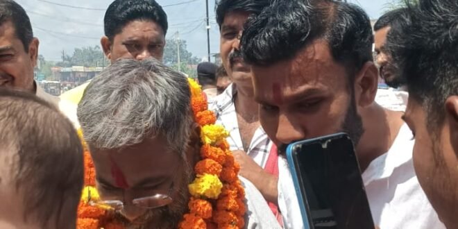 मुंगेली दौरे के दौरान पंकज कश्यप और अमित बघेल की मुलाकात, विभिन्न मुद्दों पर हुई चर्चा