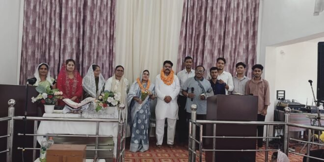 देहदान के संकल्प ने रचा मानवता का प्रेरक अध्याय, चर्च में कुमार राज कश्यप का सम्मान